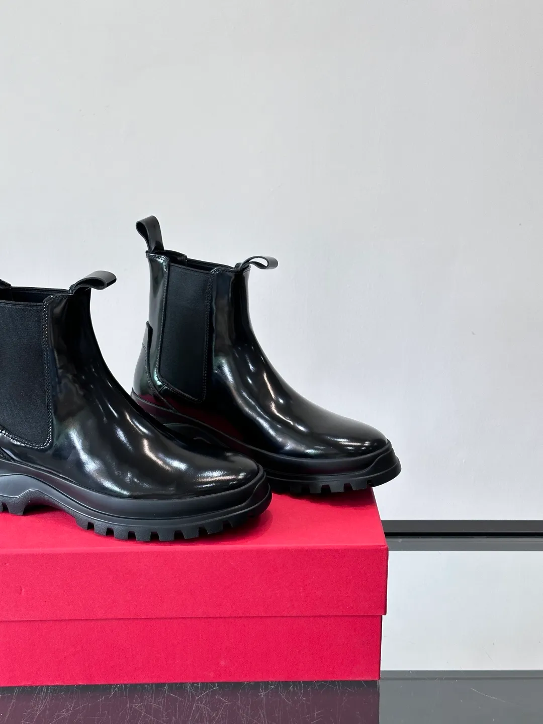 Men's men's shoes 💰960 FERRAGAMO Chelsea boots, super A Chelsea shoes equipped with thick outsole, minimalist design exudes modern charm. Imported leather surface, good texture, leather lining, easy to wear!  size: 39-44 (38.45.46 customized)